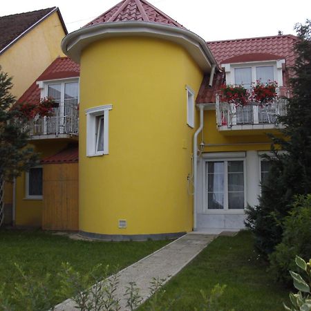 Szieszta Panzió Sarvar Exterior foto