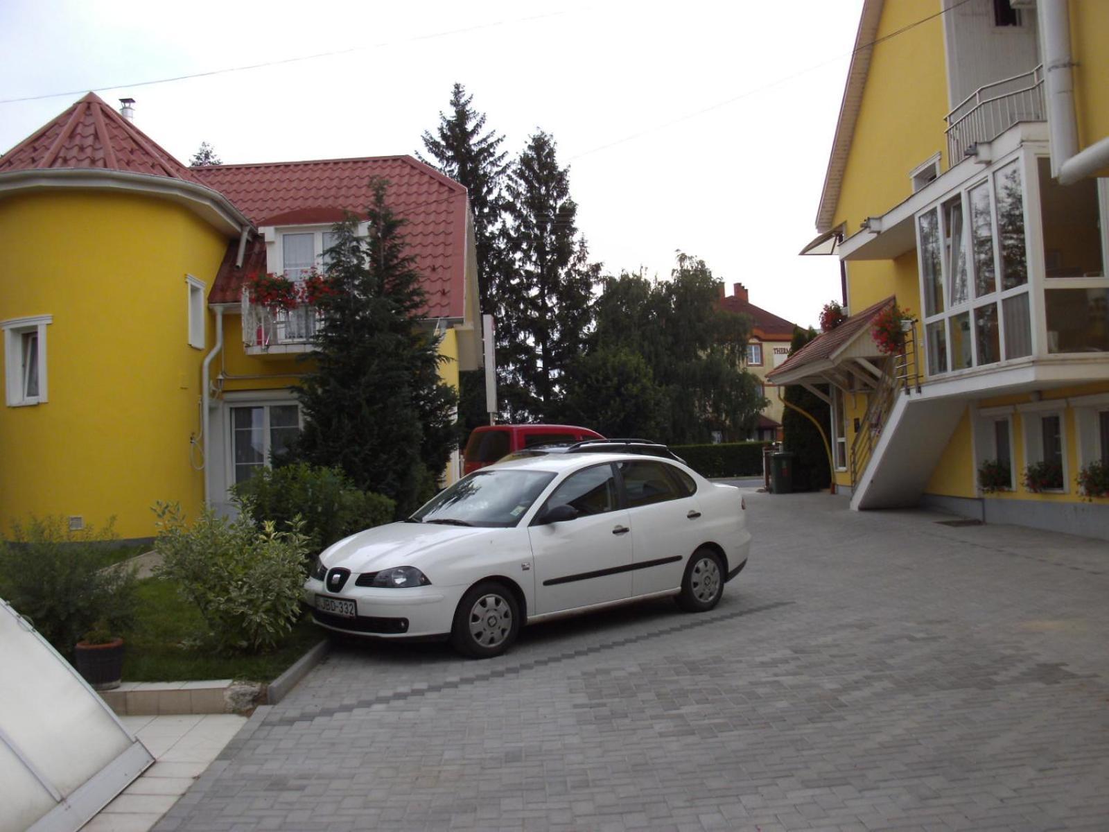 Szieszta Panzió Sarvar Exterior foto
