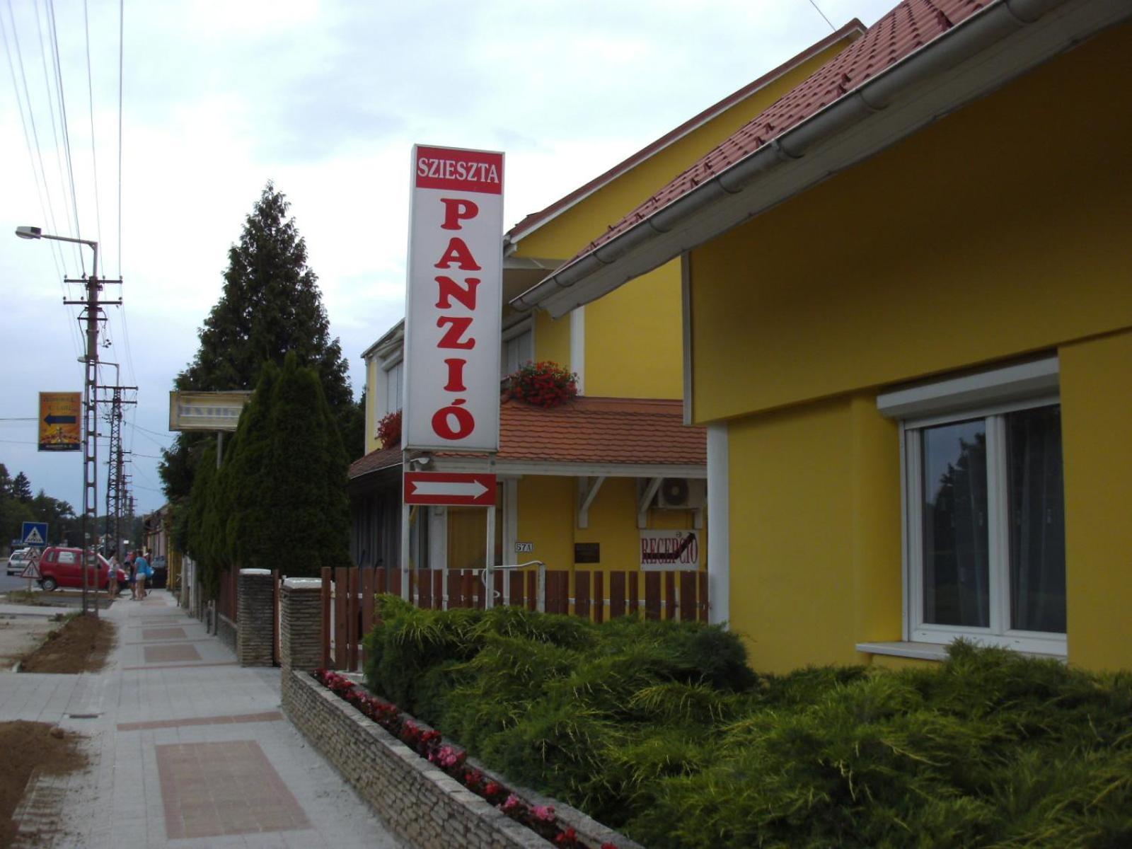 Szieszta Panzió Sarvar Exterior foto