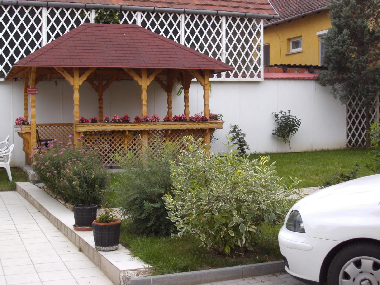 Szieszta Panzió Sarvar Exterior foto
