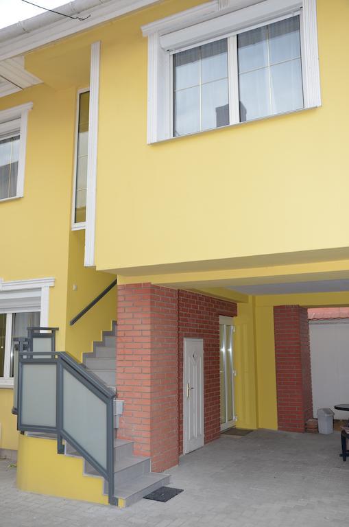 Szieszta Panzió Sarvar Exterior foto
